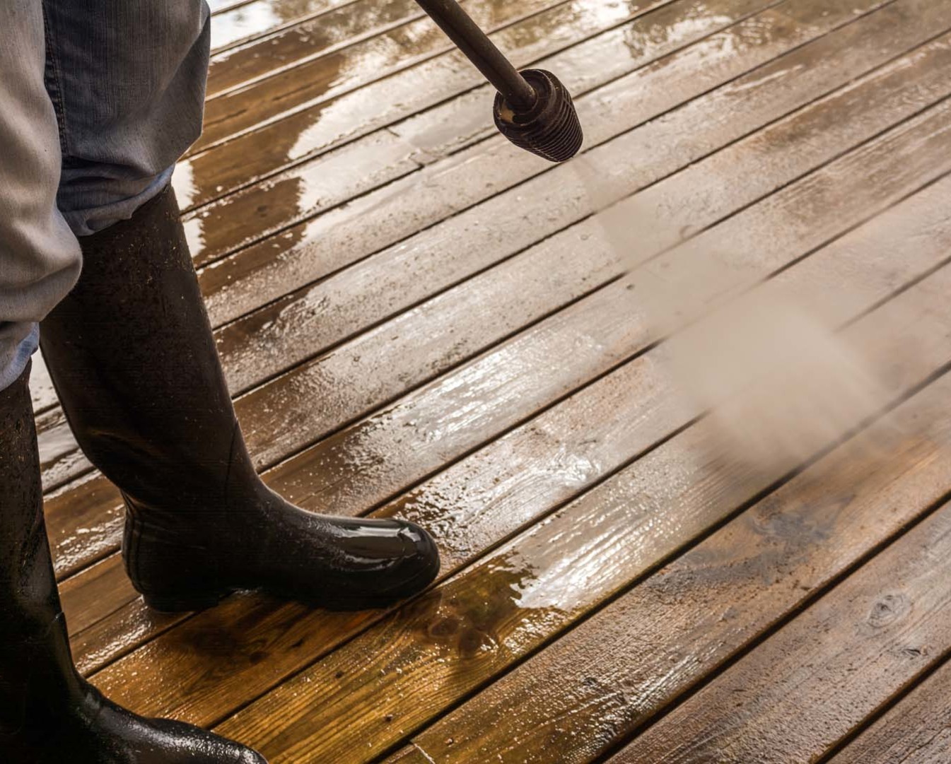 Decking cleaning Hampshire Surrey and Berkshire